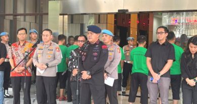 Polri Tetapkan 7 Personel Brimob dalam Penempatan Khusus Terkait Kasus Tabrak Ojol Polri Tetapkan 7 Personel Brimob dalam Penempatan Khusus Terkait Kasus Tabrak Ojol