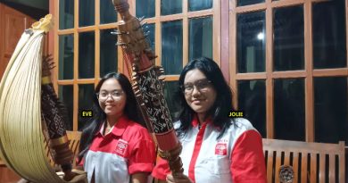 JOLIE DAN EVE: INGIN KEMBANGKAN MUSIK SASANDO DI CHINA JOLIE DAN EVE: INGIN KEMBANGKAN MUSIK SASANDO DI CHINA