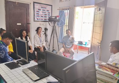 Tiga mahasiswa Teknik Informatika UNISAP saat penyerahan PKL di Media WARTANET.NKRI