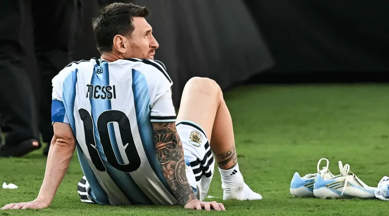 Lionel Messi bersama Timnas Argentina dalam pertandingan sepak bola